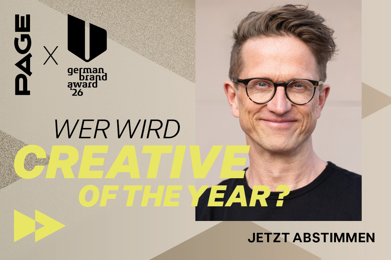 Grafik zur Abstimmung für den „Creative of the Year“ beim German Brand Award 2026: Links die Logos „PAGE“ und „German Brand Award 26“, daneben der Text „Wer wird Creative of the Year?“ sowie „Jetzt abstimmen“. Rechts ein Porträt eines Mannes mit Brille, der freundlich in die Kamera lächelt.