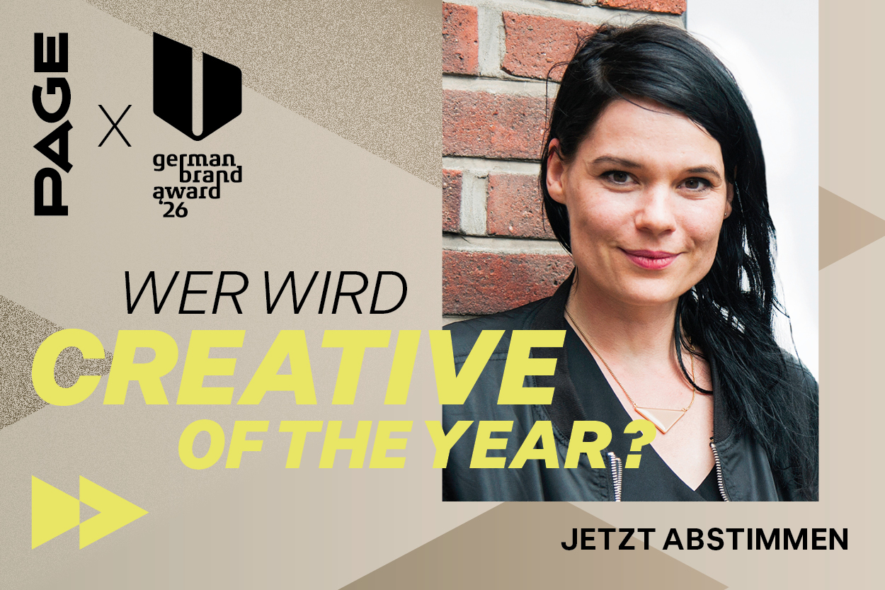 Grafik zur Abstimmung für den „Creative of the Year“ beim German Brand Award 2026: Links die Logos „PAGE“ und „German Brand Award 26“ sowie der Text „Wer wird Creative of the Year?“ und „Jetzt abstimmen“. Rechts ein Porträt einer Frau mit dunklen Haaren vor einer Backsteinwand, die direkt in die Kamera blickt.