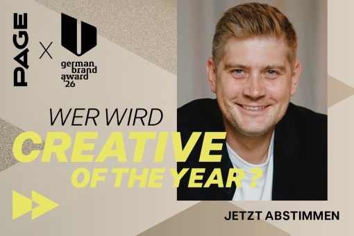 Grafik zur Abstimmung für den „Creative of the Year“ beim German Brand Award 2026: Links die Logos „PAGE“ und „German Brand Award 26“ sowie der Text „Wer wird Creative of the Year?“ und „Jetzt abstimmen“. Rechts ein Porträt eines Mannes mit kurzen, hellen Haaren, der freundlich in die Kamera lächelt.