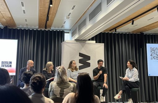Berlin Design Week Real Talk Panel 2026, Diskussionsrunde in Konferenzraum mit verschiedenen Speakern