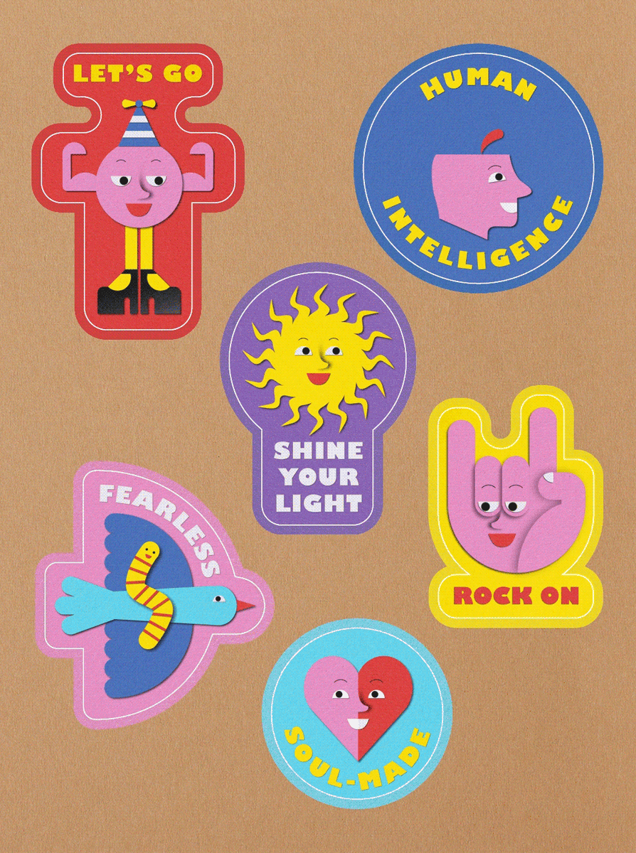 Sechs bunte Sticker-Motive auf beigem Papierhintergrund mit Sprüchen wie »Let's Go«, »Human Intelligence«, »Shine Your Light«, »Fearless«, »Rock On« und »Soul-Made«, illustriert mit Figuren, einer Sonne, einem Vogel, einer Hand-Geste und einem Herz.